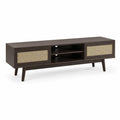 Mueble de TV de madera con puertas de mimbre